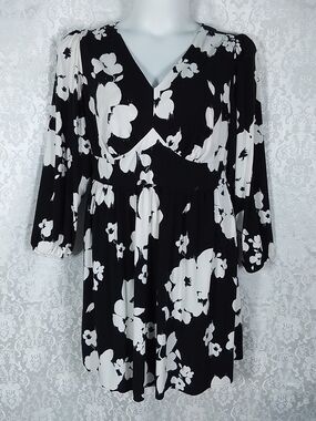 Ava & Viv black & white floral V-neck long sleeved dress XXL